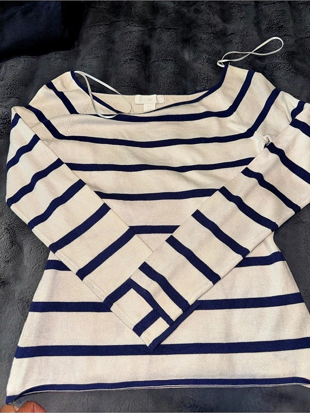 H&Medium Striped Long Sleeve Sweater in White & Blue Size Medium